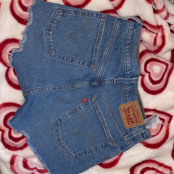 Levi 501 jean shorts - Picture 2 of 4